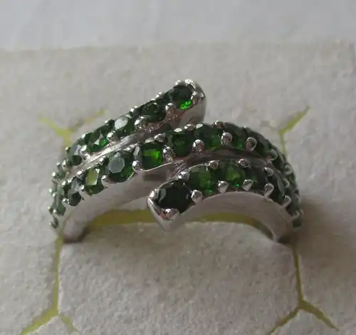 hochwertiger 925er Sterling Silber Ring mit grünen Edelsteinen (102258)