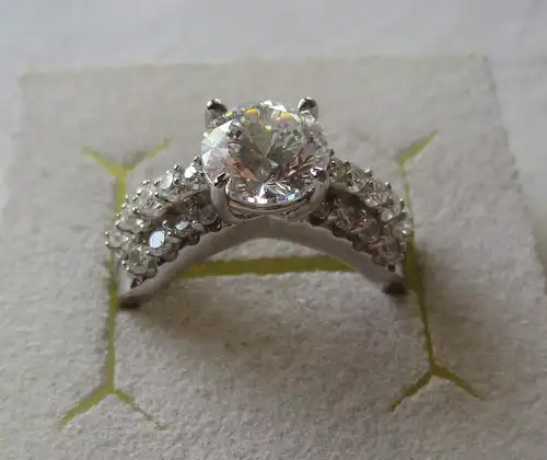 hochwertiger 925er Sterling Silber Ring mit farblosenen Edelsteinen (106996)