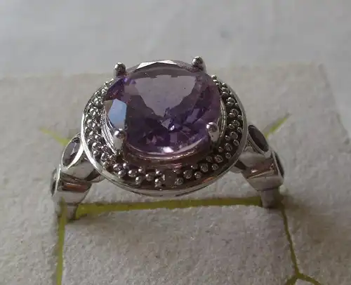 hochwertiger 925er Sterling Silber Ring mit violetten Edelsteinen (126401)