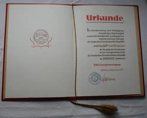 DDR Urkunde Medaille für Verdienste in der Energiewirtschaft 1977 (142802)