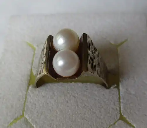 eleganter 333er Gold Ring mit 2 kleinen Perlen + verzierte Ringschiene (163742)