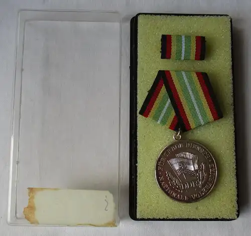 DDR Medaille für treue Dienste in der NVA Silber Bartel 150 g (163869)