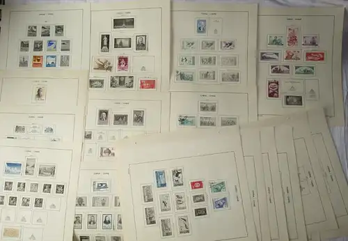 VR China Restsammlung mit 76 Briefmarken meist gestempelt (117565)