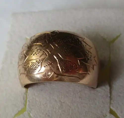 eleganter russischer 583er Gold Ring mit gravierter Ringschiene (101342)