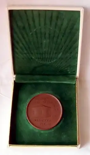 DDR Porzellan Medaille 85 Jahre Bergarbeitersanatorium Warmbad 1984 (108646)