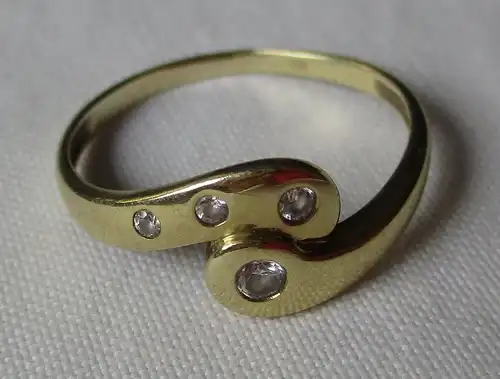 eleganter 333er Gold Ring mit farblosen Edelsteinen (161619)