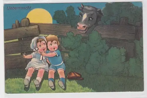 37731 Humor Ak Kinder werden von Kuh "überrascht" 1924