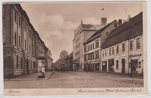57415 Ak Dessau Steinstraße mit Hotel Goldener Beutel und Synagoge 1935
