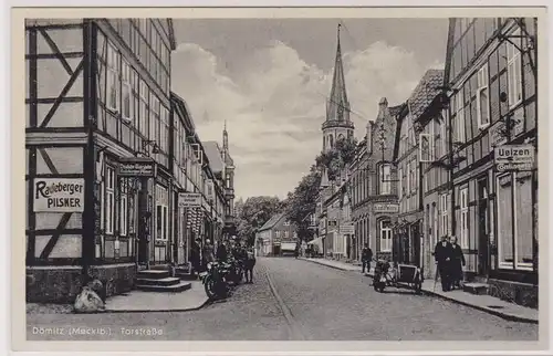 903527 Ak Dömitz (Mecklenburg) Torstrasse mit Geschäften um 1920