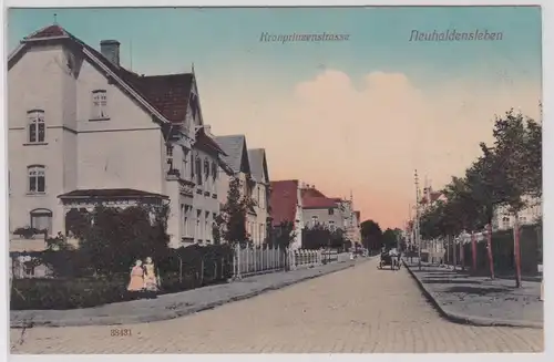 902521 Ak Neuhaldensleben Kronprinzenstraße mit Pferdefuhrwerk 1911