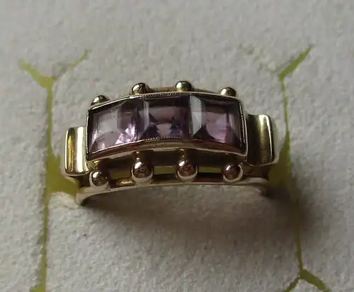 hochwertiger 585er Gold Damenring mit 3 kleinen Amethysten (158016)