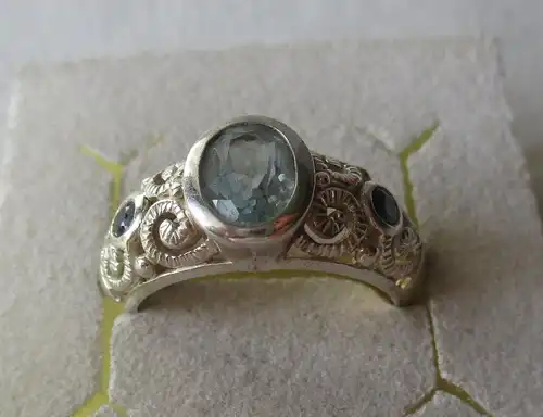 eleganter 925er Sterling Silber Ring mit blauen Edelsteinen (102649)