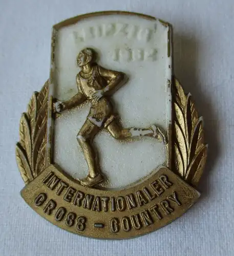 seltenes DDR Abzeichen Internationaler Cross-Country Leipzig 1962 (134201)