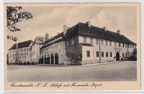 905228 Ak Finsterwalde N.-L. Schloß mit Feuerwehr Depot 1954