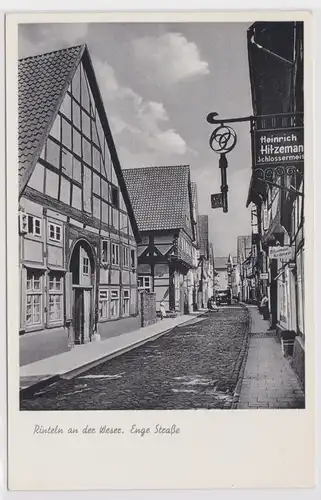 902974 Ak Rinteln an der Weser Enge Strasse mit Schlosserei um 1940
