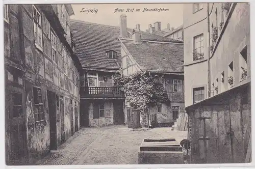 903020 Ak Gruß aus Leipzig Alter Hof im Naundörfchen um 1900