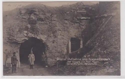 85713 Foto AK Eingang zum Fort Loucin unter deutscher Bewachung Kriegsschauplatz