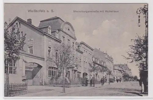 62370 Ak Weißenfels Merseburgerstraße mit Volkshaus 1926