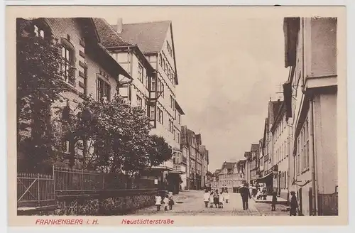 84956 Ak Frankenberg in Hessen Neustädterstraße um 1920
