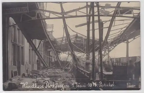 95514 Foto Ak Plochingen Zerstörungen am Bahnhof durch Windhose 1.6.1913