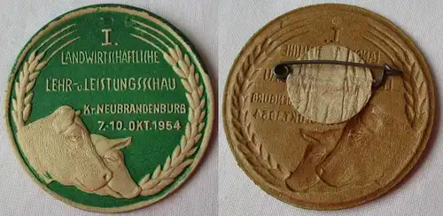 rares DDR Papp Abzeichen 1.Landwirtschaftliche Schau Neubrandenburg 1954(147275)