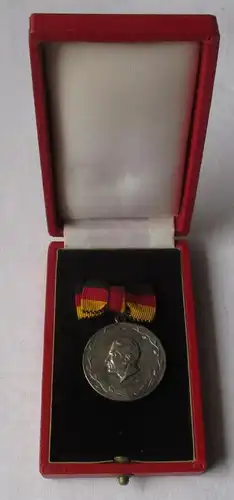 DDR Medaille Meister des Sports 900er Silber im Etui Bartel 72 b (115119)