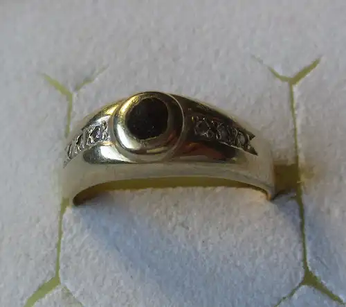 eleganter Damen Ring aus 585er Gold mit 6 winzigen Diamanten (128114)