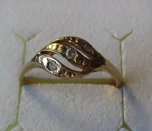 eleganter Damen Ring aus 585er Gold mit 3 winzigen Diamanten (148722)