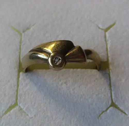 eleganter Damen Ring aus 333er Gold mit winzigen Diamanten (143803)