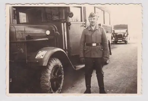 77032 Foto Ak alter Wehrmacht LKW in Saint Avertin 2.Weltkrieg