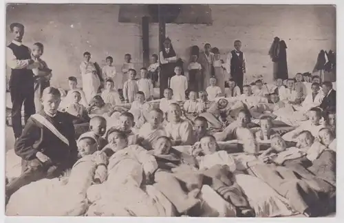 00644 Foto Ak Bad Schmiedeberg Gruppenbild des CVJM Nachtlager 1909