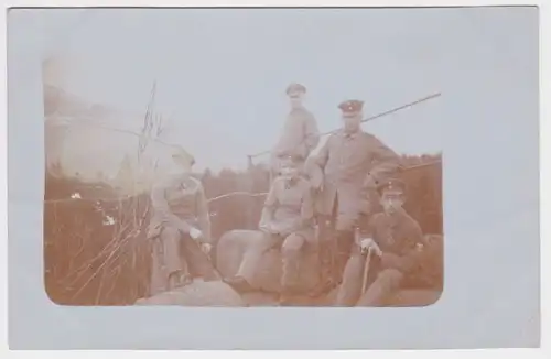 43729 Foto Ak Soldaten Gruppenfoto seltenes Abzeichen 1.Weltkrieg