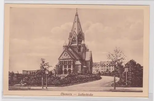 904961 AK Chemnitz - Lutherkirche, Straßenansicht mit Mutter und Kinderwagen