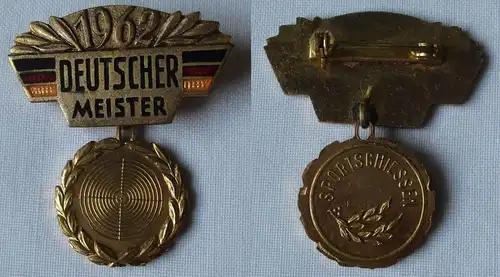DDR Abzeichen Sport Deutscher Meister 1963 im Sportschiessen (162216)