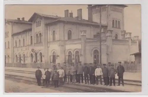 905708 Foto Ak Bahnhof Kutno - Eisenbahner auf den Gleisanlagen 1916