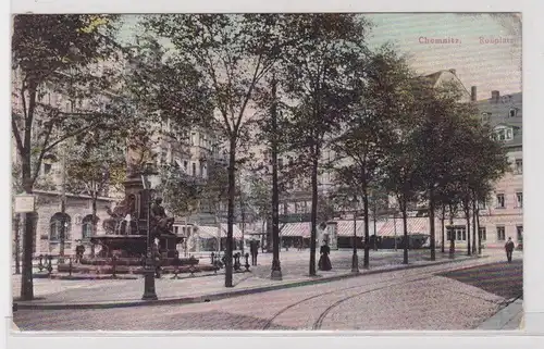 62868 Ak Chemnitz - Roßplatz, Straßenansicht mit Brunnen und Geschäften 1909