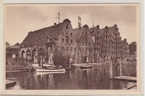 905792 Ak Lübeck - Alter Speicher an der Trave um 1920