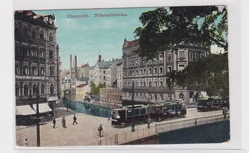 906410 AK Chemnitz - Nikolaibrücke, Straßenansicht mit Straßenbahn, Flusspartie