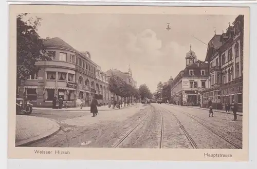 80307 Ak Weisser Hirsch - Hauptstrasse, Straßenansicht mit Gleisen & Geschäften