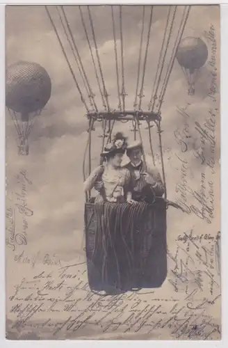 21630 Ak Liebespaar in Ballon und 2 weitere Ballons 1910