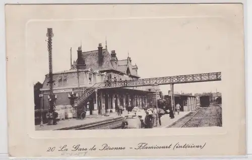 43925 Feldpost AK Péronne-Flamicourt - Bahnhof mit Lok und Passagieren 1914