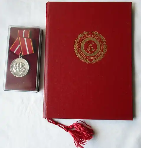 DDR Verdienstmedaille der NVA in Silber + Urkunde Mielke 1983 (114283)