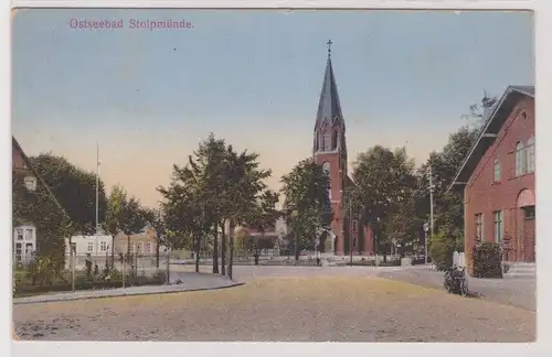 03623 Ak Ostseebad Stolpmünde Ustka - Vorplatz mit Kirche um 1910