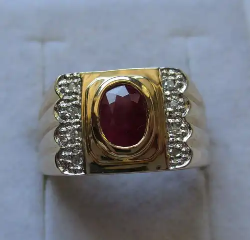 hochwertiger Ring aus 585er Gold mit kleinen Diamanten und großem Rubin (123570)