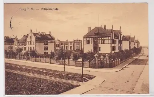 73823 AK Burg bei Magdeburg - Polizeischule, Außenansicht mit Zugverbindung 1927