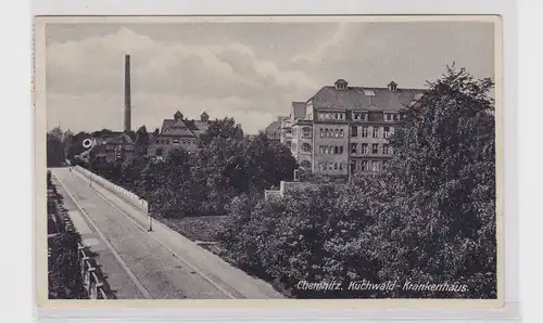 904375 AK Chemnitz - Küchwald-Krankenhaus, Straßenansicht mit Heckenpartie 1936