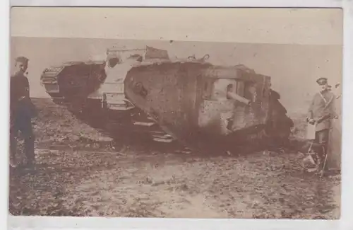 904215 Foto Ak Soldaten neben Panzer Tank im 1.Weltkrieg