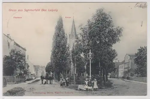 59147 Ak Gruß aus Sommerfeld Bez.Leipzig Pfarrhaus und Kirche um 1910