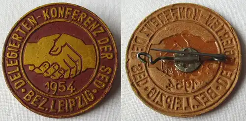 seltenes DDR Papp Abzeichen SED Delegierten Konferenz Bez. Leipzig 1954 (148849)