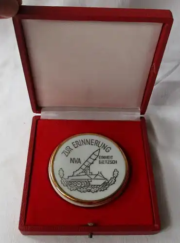 DDR Porzellan Medaille Zur Erinnerung an NVA Einheit Dietzsch (116055)